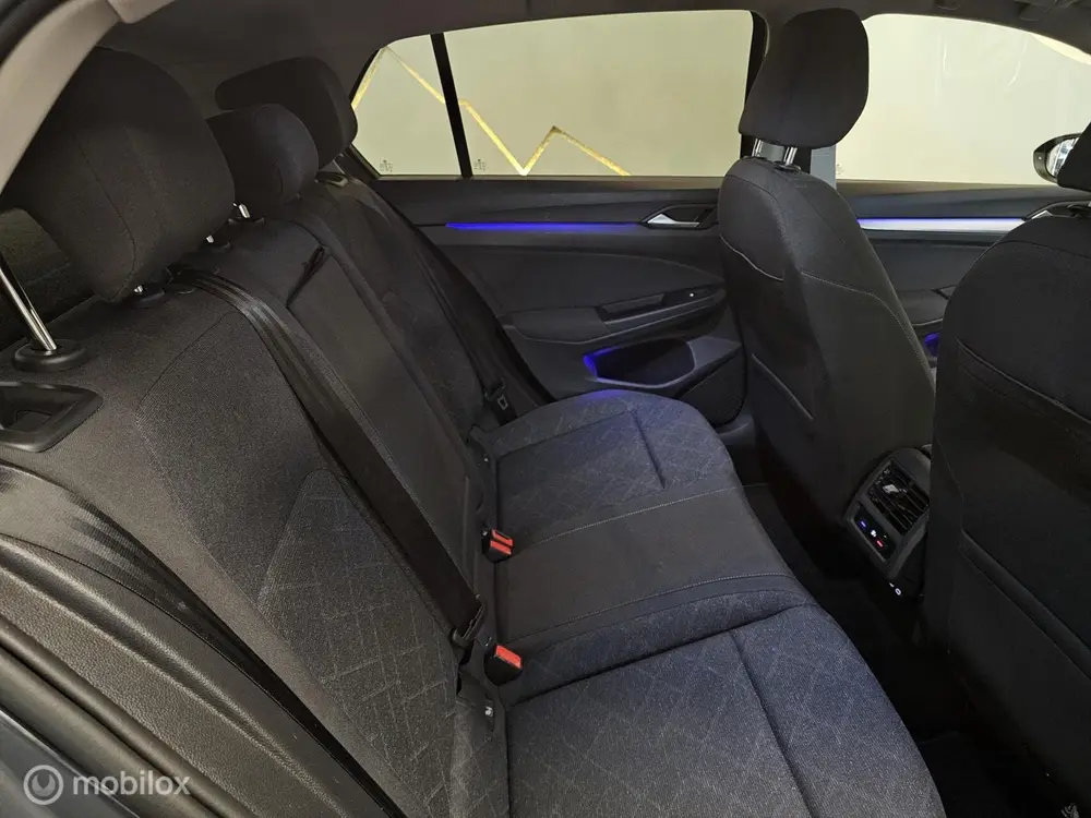 Volkswagen Golf 1.5 TSI Life Panorama/IQ Light/Carplay/Stoel uit 2020, foto 4