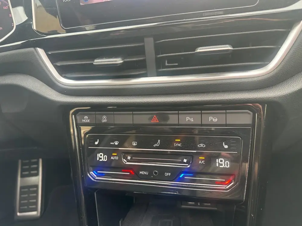 Volkswagen T-Roc 1.5 TSI 2xR-Line Panorama trekhaak 2023 uit 2023, foto 17