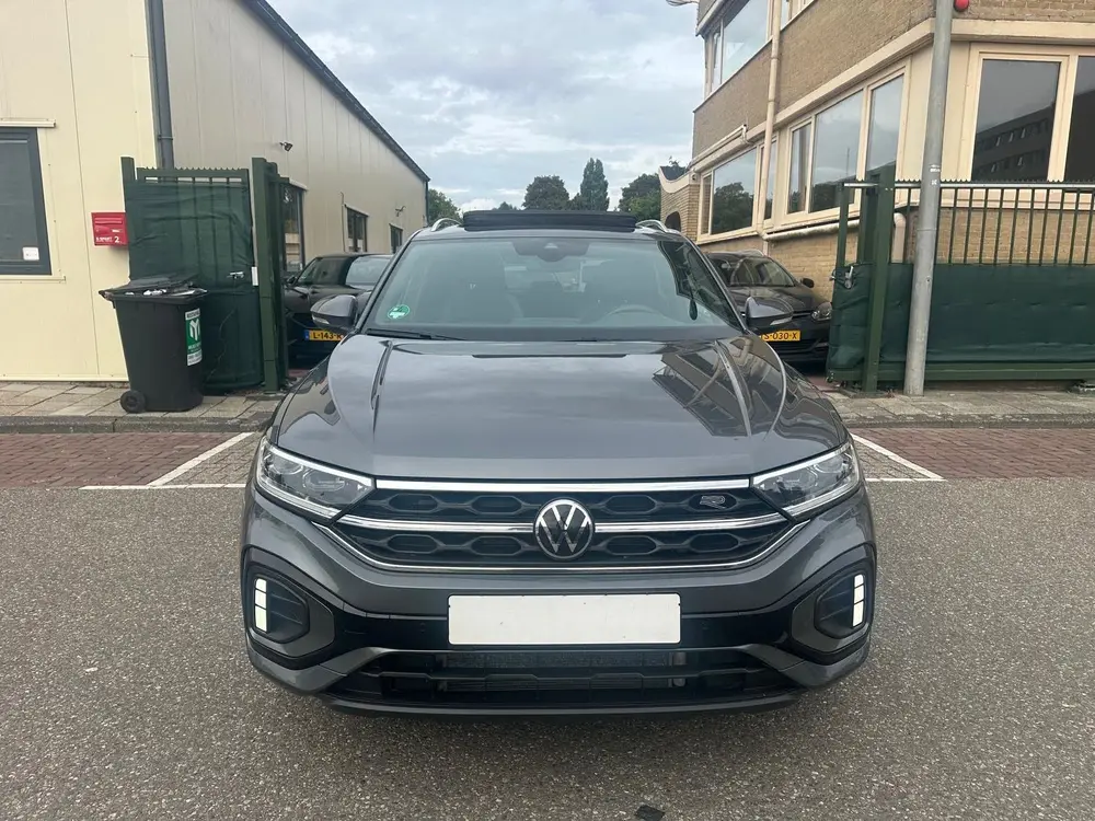 Volkswagen T-Roc 1.5 TSI 2xR-Line Panorama trekhaak 2023 uit 2023, foto 2
