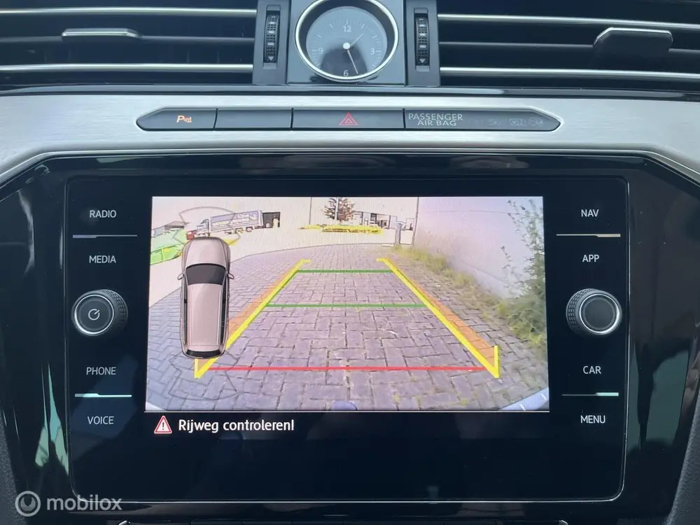 Volkswagen Passat Variant 1.5 TSI Highline uit 2019, foto 15