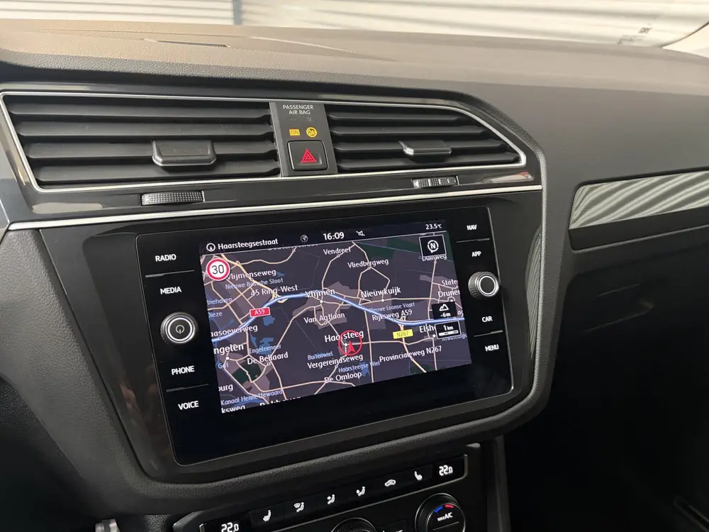 Volkswagen Tiguan 1.5 TSI ACT/DODE HOEK/TREKH WEGKLAP/DIGI C uit 2019, foto 13