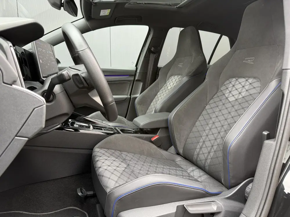 Volkswagen Golf 1.5 eTSI R-Line Edition | PANO | HUD | Harma uit 2024, foto 12