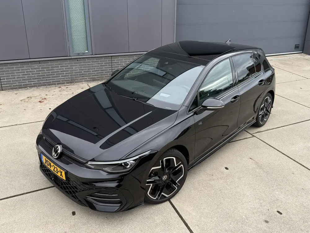 Volkswagen Golf 1.5 eTSI R-Line Edition | PANO | HUD | Harma uit 2024, foto 2