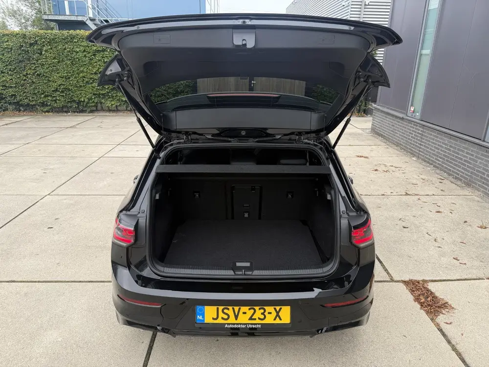 Volkswagen Golf 1.5 eTSI R-Line Edition | PANO | HUD | Harma uit 2024, foto 8