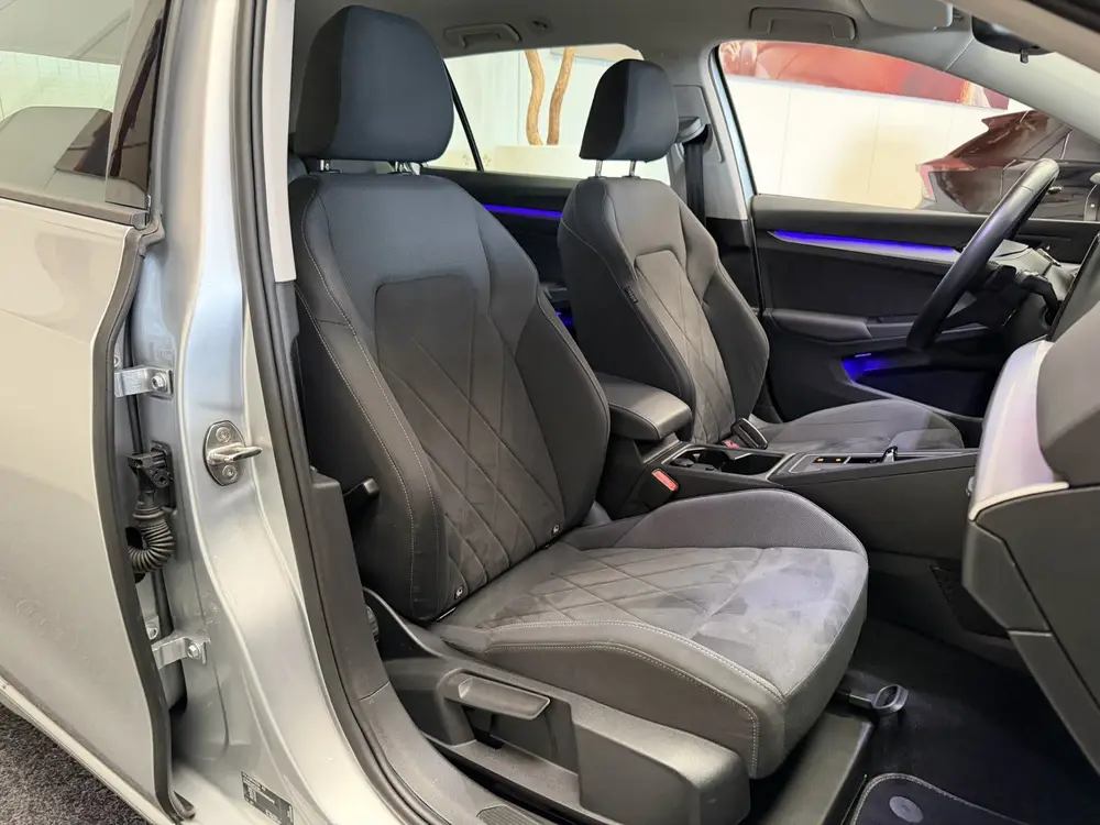 Volkswagen Golf Variant 1.0 eTSI LIFE NAVIGATIE ADAPTIVE CRU uit 2023, foto 18
