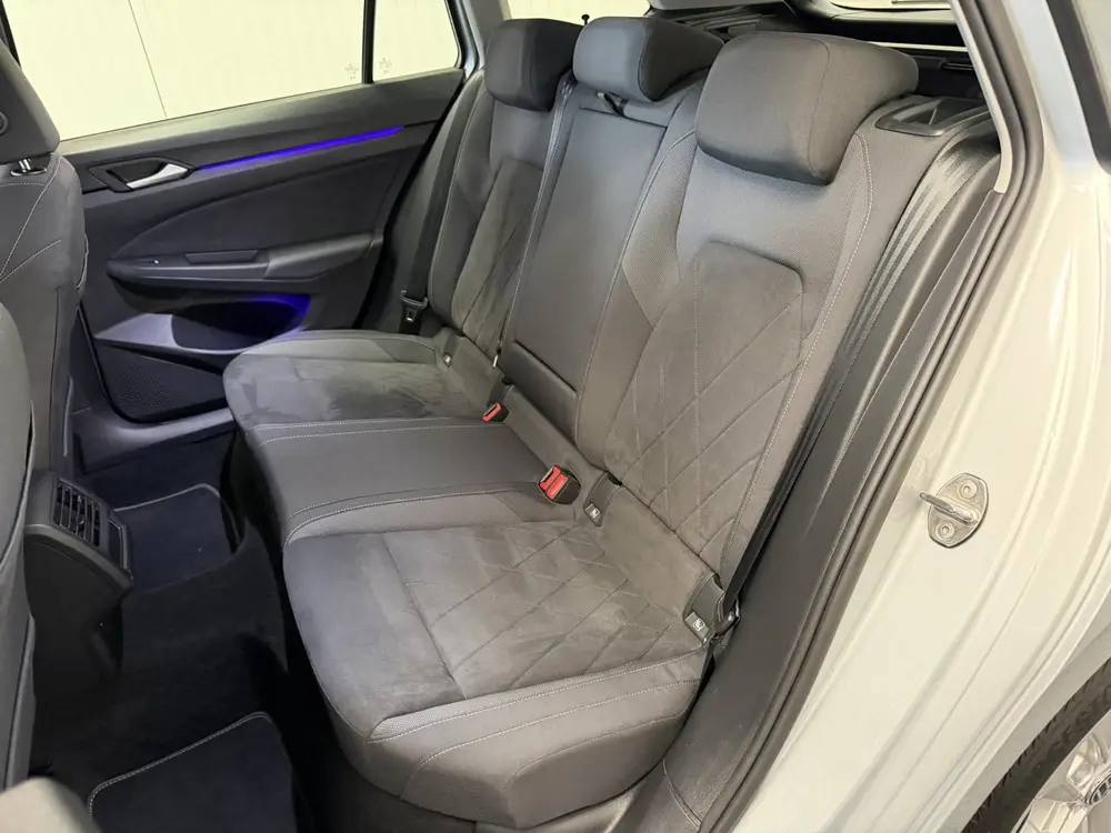 Volkswagen Golf Variant 1.0 eTSI LIFE NAVIGATIE ADAPTIVE CRU uit 2023, foto 19