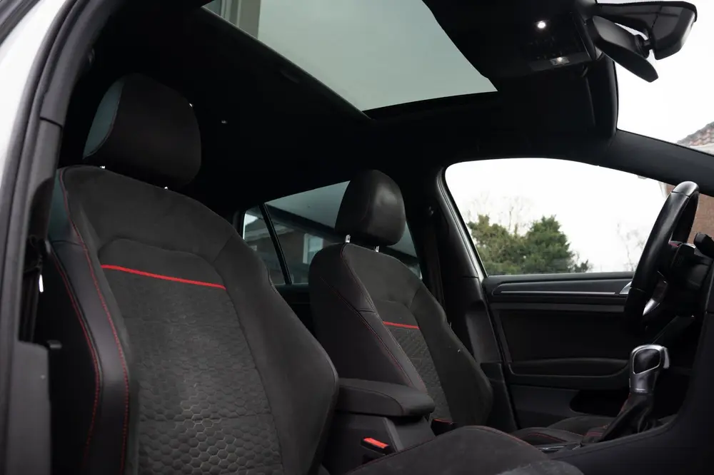 Volkswagen Golf 2.0 TSI GTI uit 2019, foto 2