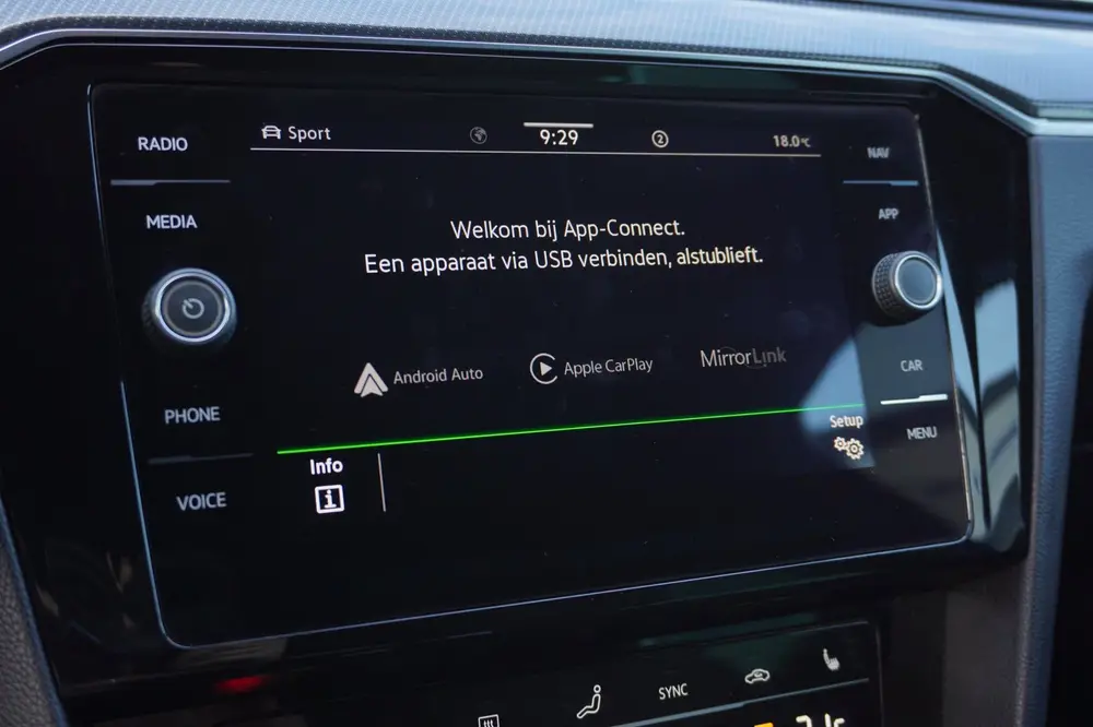 Volkswagen Passat Variant 1.5 TSI R-Line Business + Automaat uit 2020, foto 12