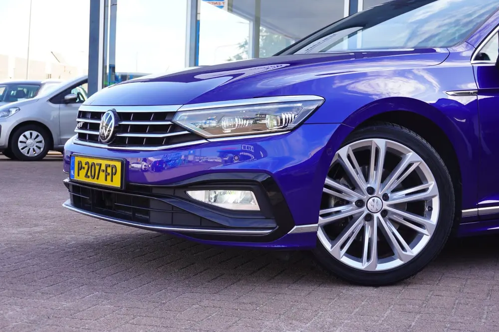 Volkswagen Passat Variant 1.5 TSI R-Line Business + Automaat uit 2020, foto 2