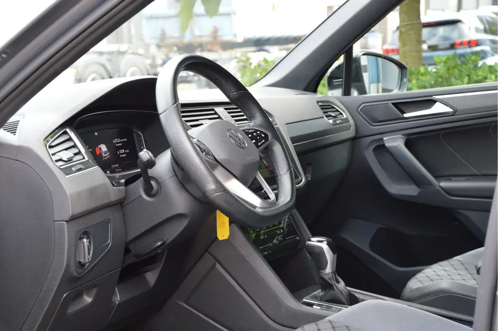 Volkswagen Tiguan 1.4 TSI eHybrid R-Line Business BLACK STYL uit 2021, foto 17