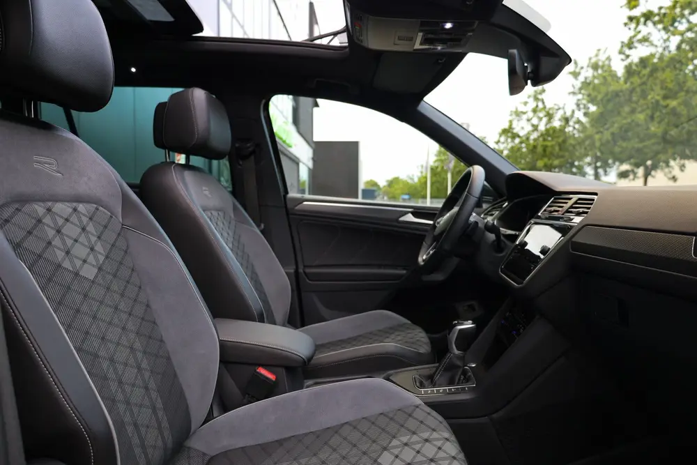 Volkswagen Tiguan 1.4 TSI eHybrid R-Line Business | BTW | PA uit 2023, foto 17