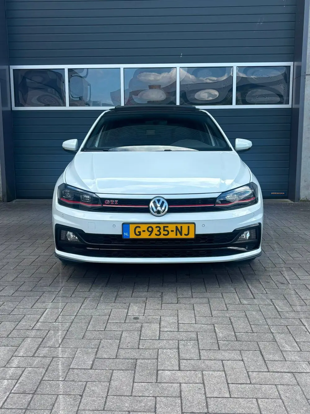 Volkswagen Polo 2.0 TSI 200pk 6-DSG 2019 Wit PANO|CAMERA|NAP uit 2019, foto 2