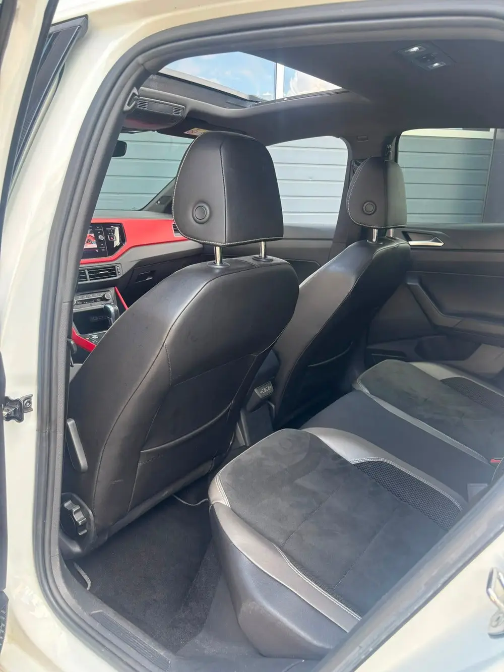 Volkswagen Polo 2.0 TSI 200pk 6-DSG 2019 Wit PANO|CAMERA|NAP uit 2019, foto 8