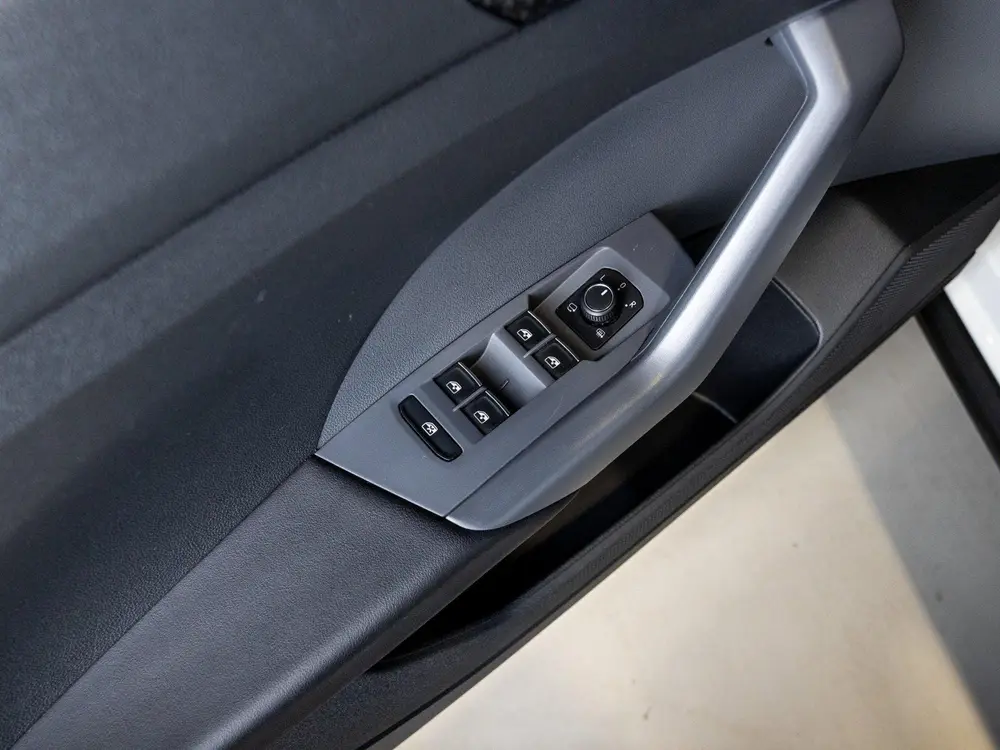 Volkswagen T-Cross 1.5 TSI Style / 150pk / Trekhaak / Achter uit 2021, foto 18