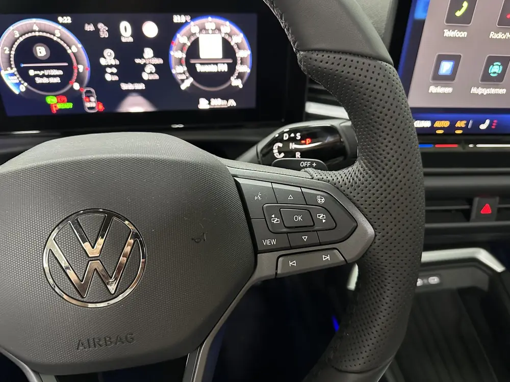 Volkswagen T-Roc 1.5 eTsi R-Line First Edition | Trekhaak | uit 2026, foto 11