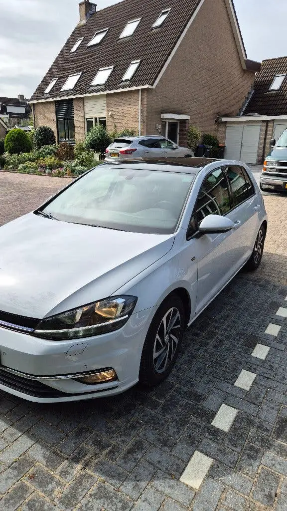 Volkswagen Golf 1.5 TSI Bluemotion DSG Panorama uit 2020, foto 2