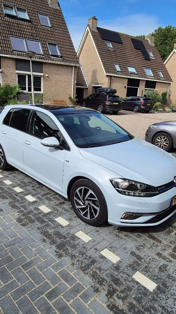 Volkswagen Golf 1.5 TSI Bluemotion DSG Panorama uit 2020, foto 3