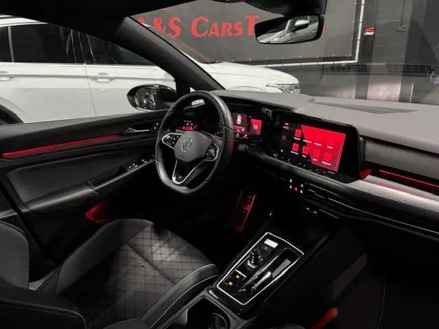 Volkswagen Golf 1.5 eTSI R-Line uit 2024, foto 18