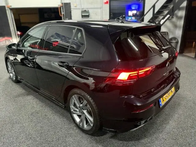 Volkswagen Golf 1.5 eTSI R-Line uit 2024, foto 2