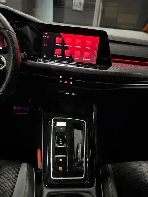 Volkswagen Golf 1.5 eTSI R-Line uit 2024, foto 5