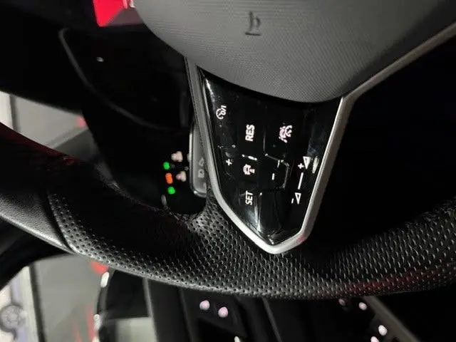 Volkswagen Golf 1.5 eTSI R-Line uit 2024, foto 6