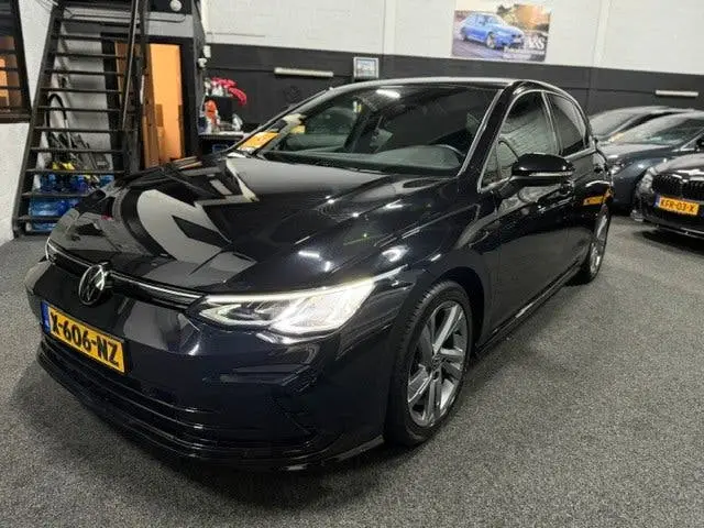 Volkswagen Golf 1.5 eTSI R-Line uit 2024, foto 9