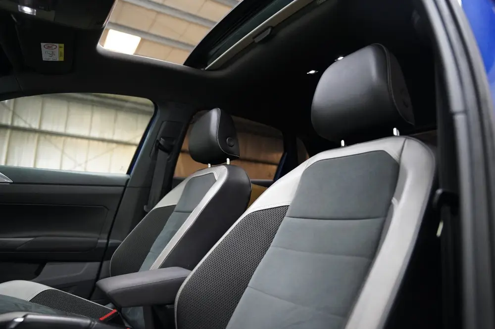 Volkswagen Polo 2.0 TSI GTI PANO VIRTUAL CAMERA ACC CARPLAY uit 2019, foto 15