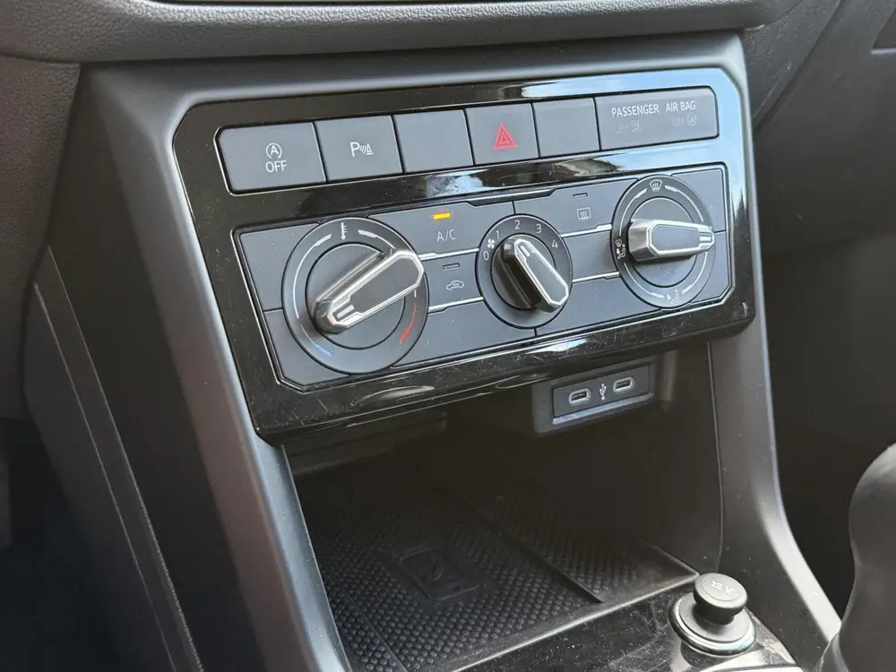 Volkswagen T-Cross 1.0 TSI Life | LED | CarPlay | Adaptive C uit 2023, foto 17