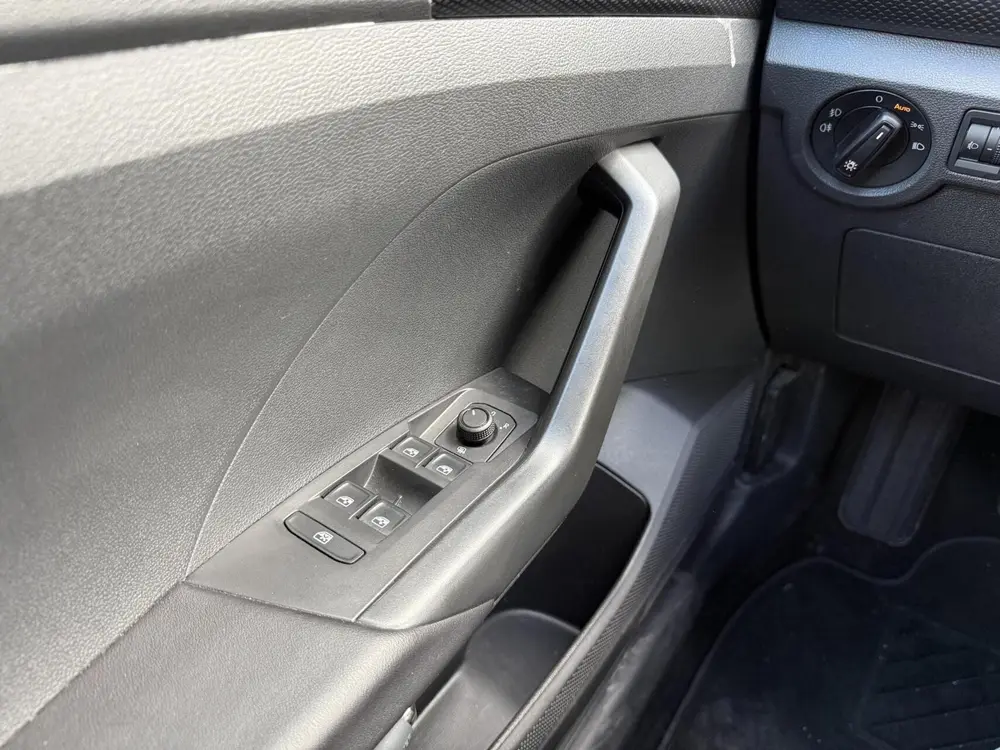 Volkswagen T-Cross 1.0 TSI Life | LED | CarPlay | Adaptive C uit 2023, foto 18