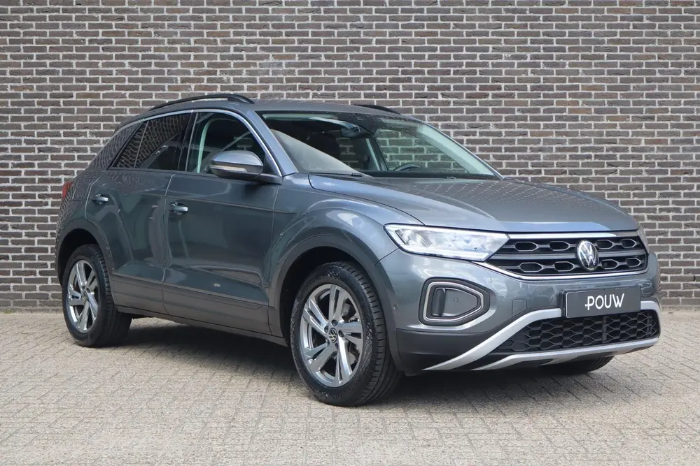 Volkswagen T-Roc 1.0 TSI 110pk Life | Achteruitrijcamera | D uit 2022, foto 10