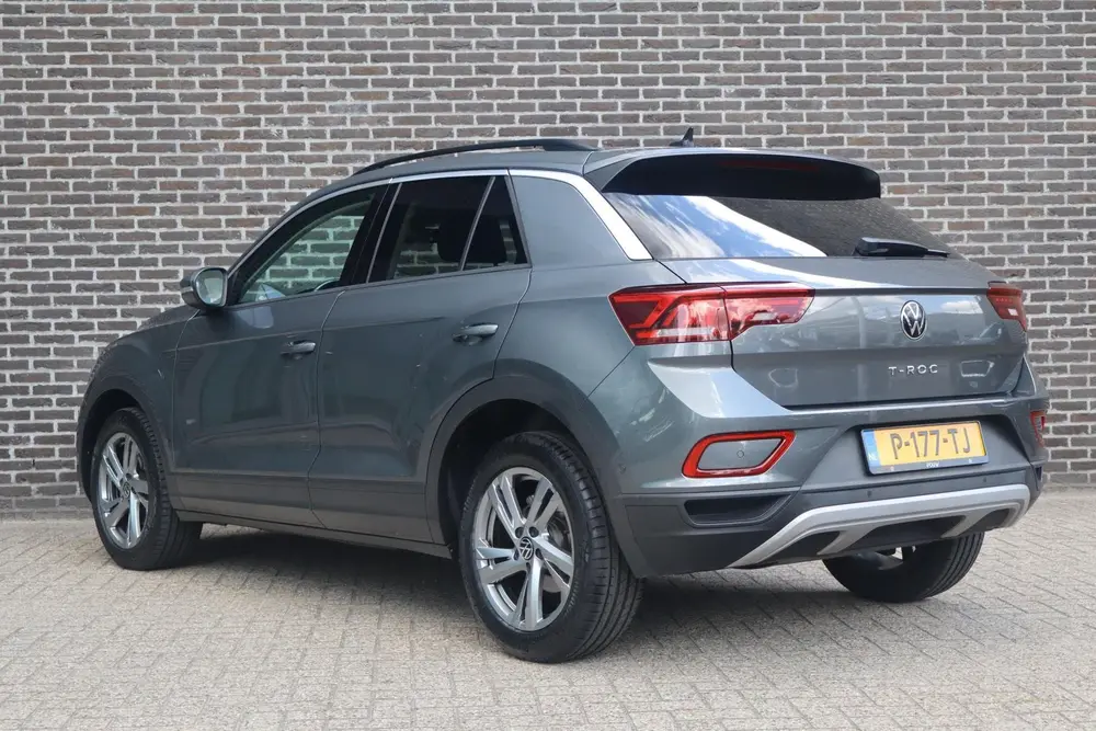 Volkswagen T-Roc 1.0 TSI 110pk Life | Achteruitrijcamera | D uit 2022, foto 12