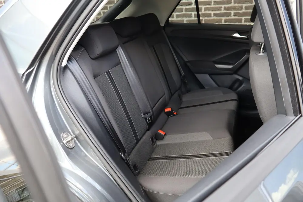 Volkswagen T-Roc 1.0 TSI 110pk Life | Achteruitrijcamera | D uit 2022, foto 17