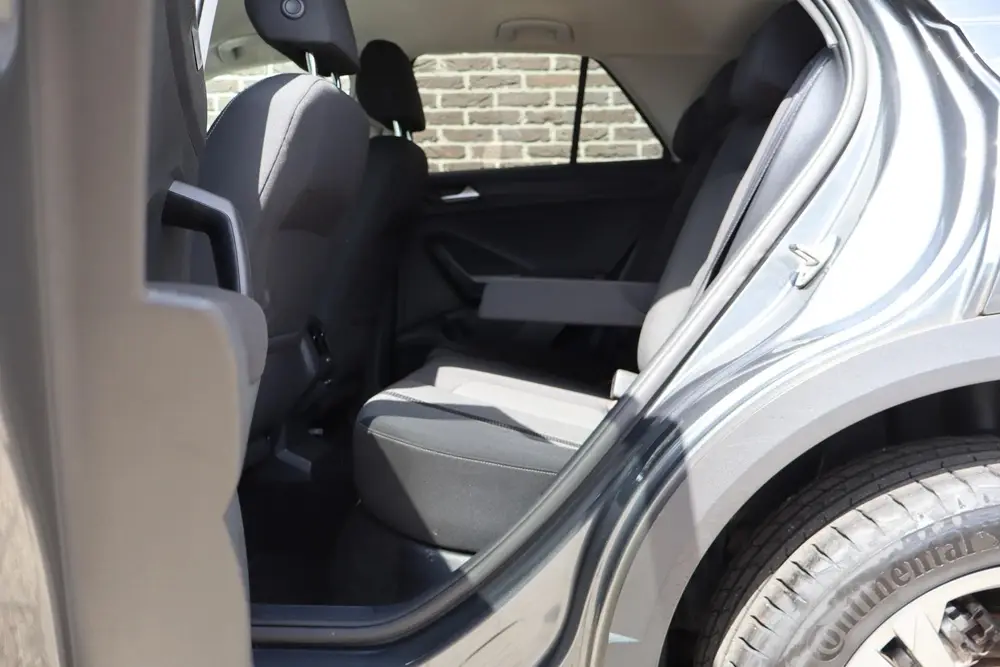 Volkswagen T-Roc 1.0 TSI 110pk Life | Achteruitrijcamera | D uit 2022, foto 19