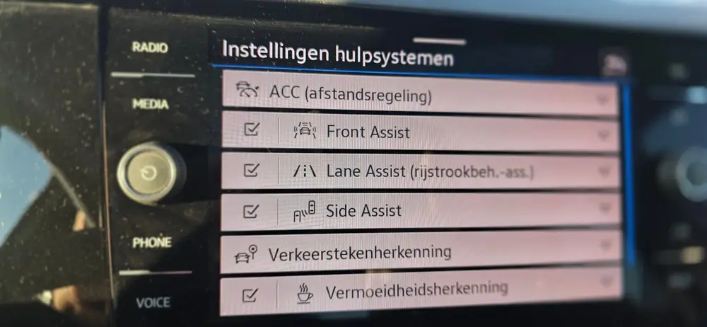 Volkswagen Taigo 1.5 TSI PANO 150pk 3xR-LINE BEATS AUDIO uit 2022, foto 10