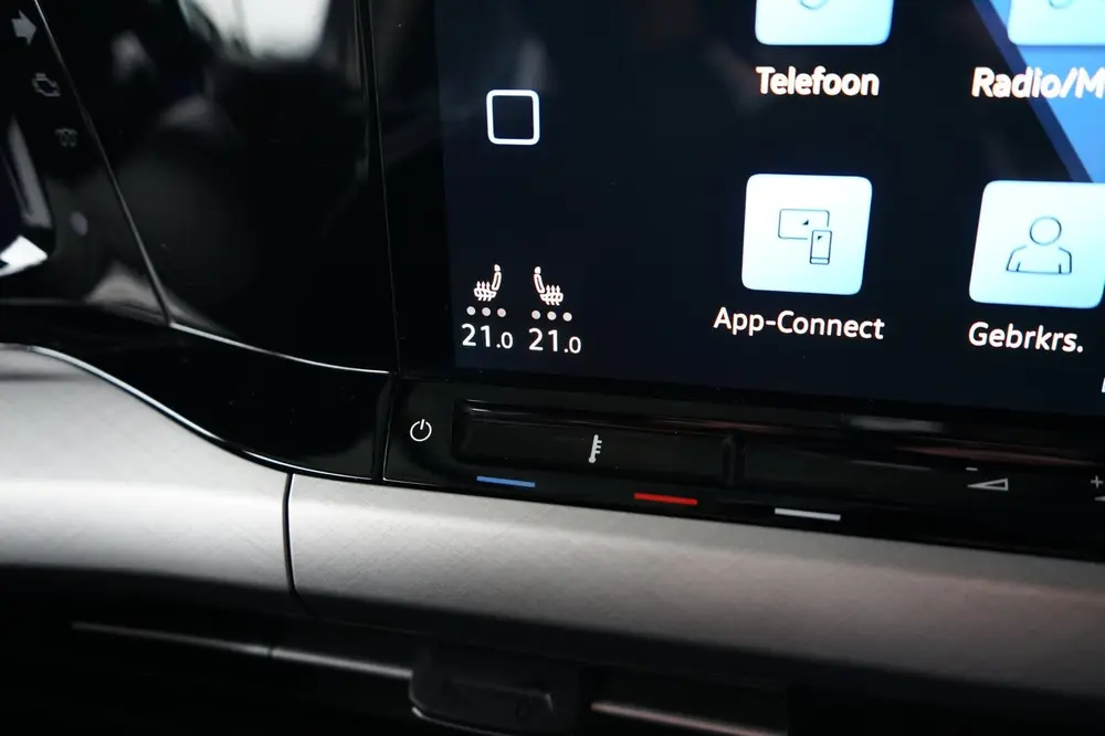 Volkswagen Golf 1.5 eTSI PANO | SFEER | 19'' | IQ | CARPLAY uit 2020, foto 12