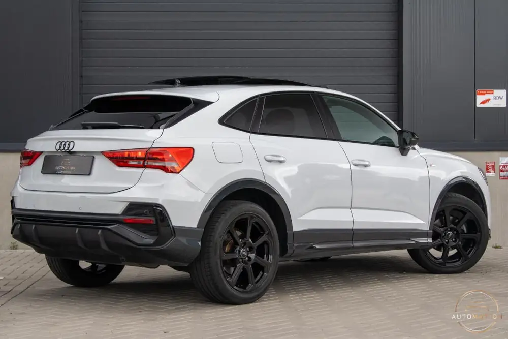 Audi Q3 Sportback 35 TFSI S line PANO CAMERA DODEHOEK CARPLA uit 2021, foto 2