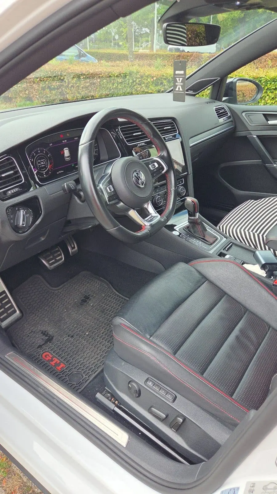 Volkswagen Golf VII Golf 2.0 TSI 245pk Performance uit 2019, foto 8