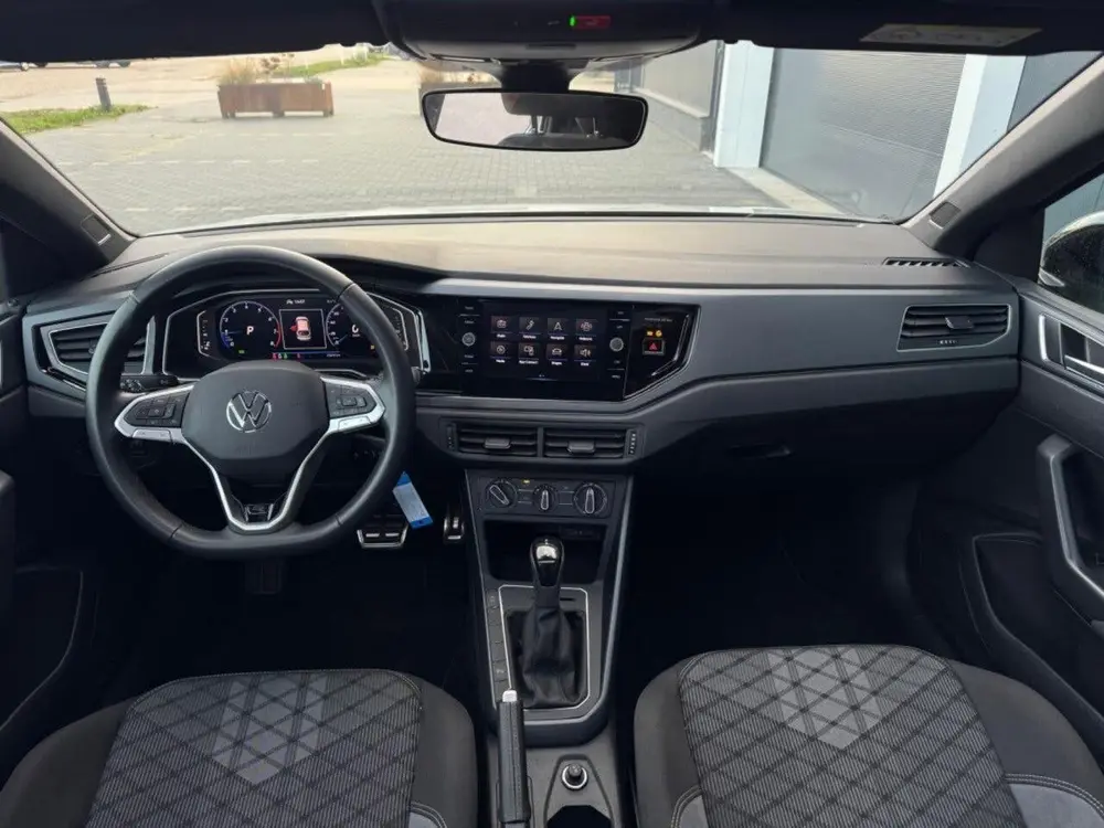 Volkswagen Taigo 1.0 TSI 3x R-Line | Pano | Digital Dash | A uit 2024, foto 2