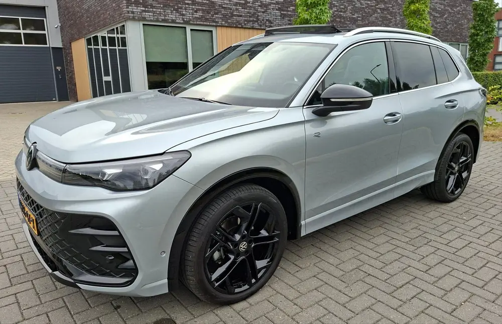 Volkswagen Tiguan 1.5 Etsi R-Line Dsg-7 Pano IQ Trekhaak 36 uit 2025