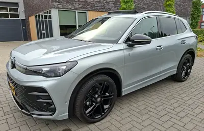 Volkswagen Tiguan 1.5 Etsi R-Line Dsg-7 Pano IQ Trekhaak 36 uit 2025