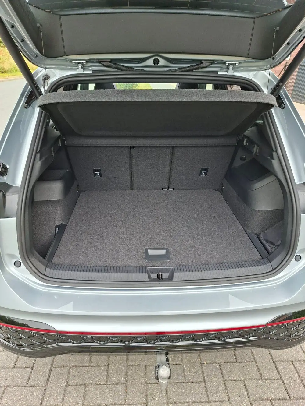 Volkswagen Tiguan 1.5 Etsi R-Line Dsg-7 Pano IQ Trekhaak 36 uit 2025, foto 9
