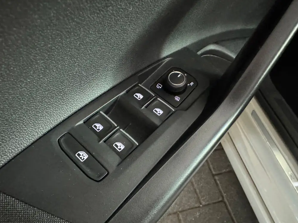Volkswagen Taigo 1.0 TSI R-Line Pano|Lane Assist|Camera|Stoe uit 2022, foto 16