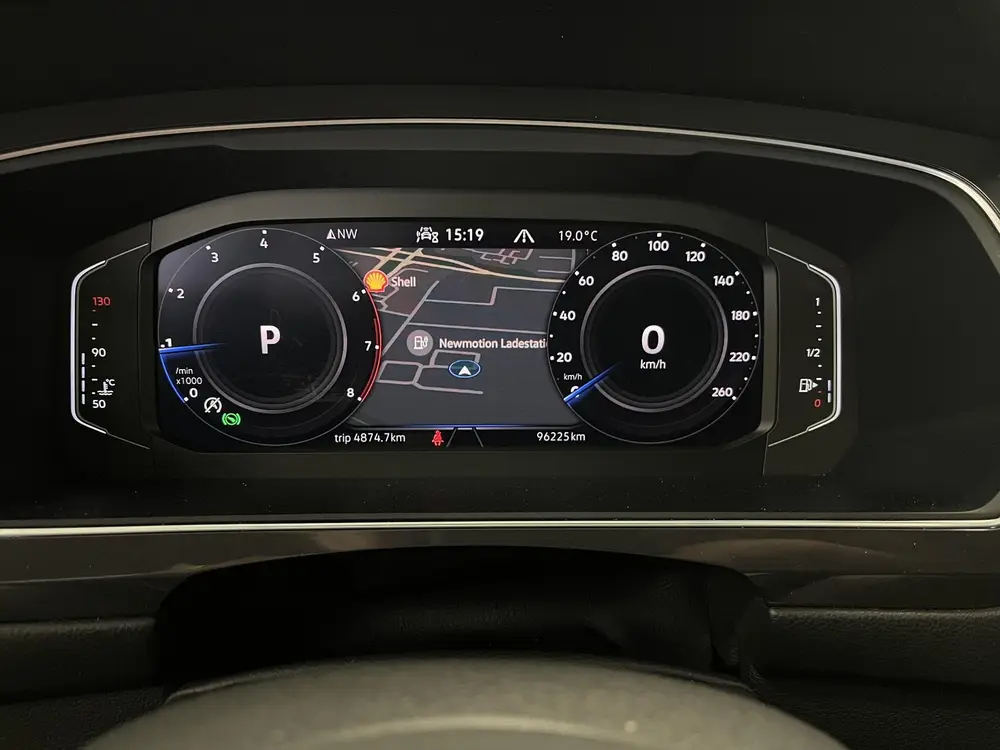Volkswagen Tiguan Allspace 1.5 TSI R-line Black Style | PANO uit 2021, foto 4