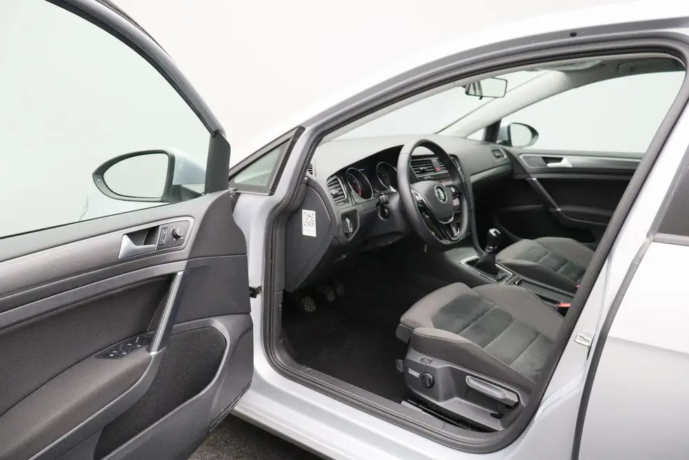 Volkswagen Golf 1.0 TSI Comfortline Business 2019 NAP | Navi uit 2019, foto 2