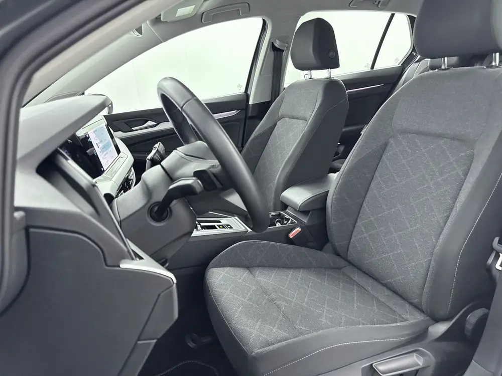 Volkswagen Golf 1.5 eTSI Active // APPLE CARPLAY // PDC V+ uit 2023, foto 4