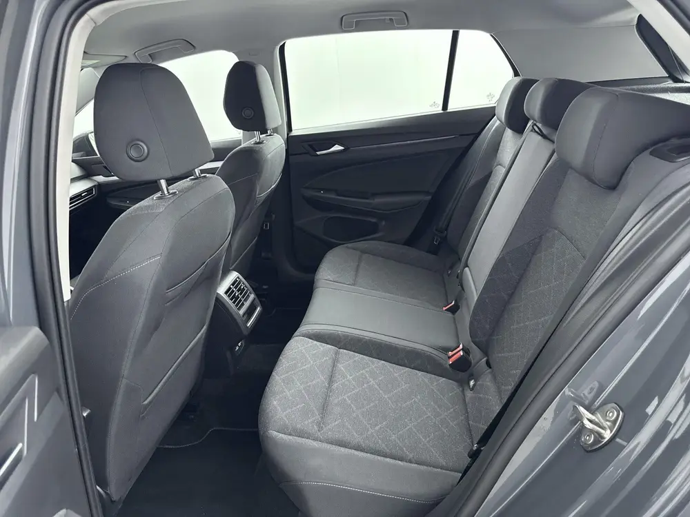 Volkswagen Golf 1.5 eTSI Active // APPLE CARPLAY // PDC V+ uit 2023, foto 5