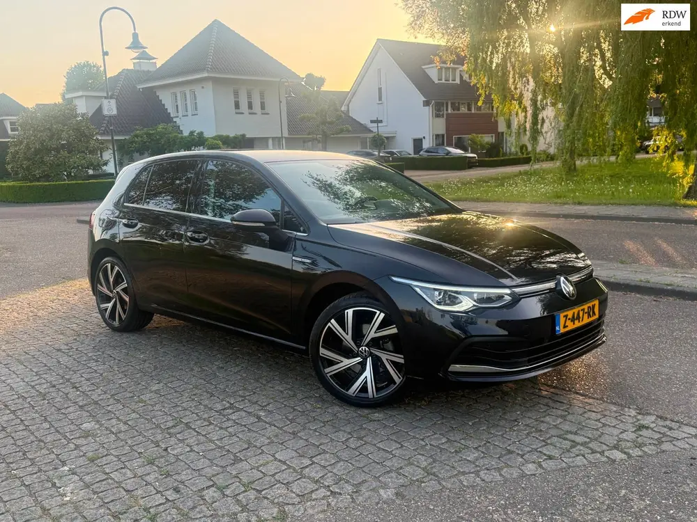 Volkswagen Golf 1.5 eTSI Style/HK/IQ/Keyless/Blis/Memory/Cam uit 2023