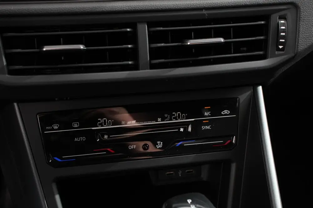 Volkswagen Polo 1.0 TSI DSG R-Line Panorama dak Navigatie Ap uit 2024, foto 15