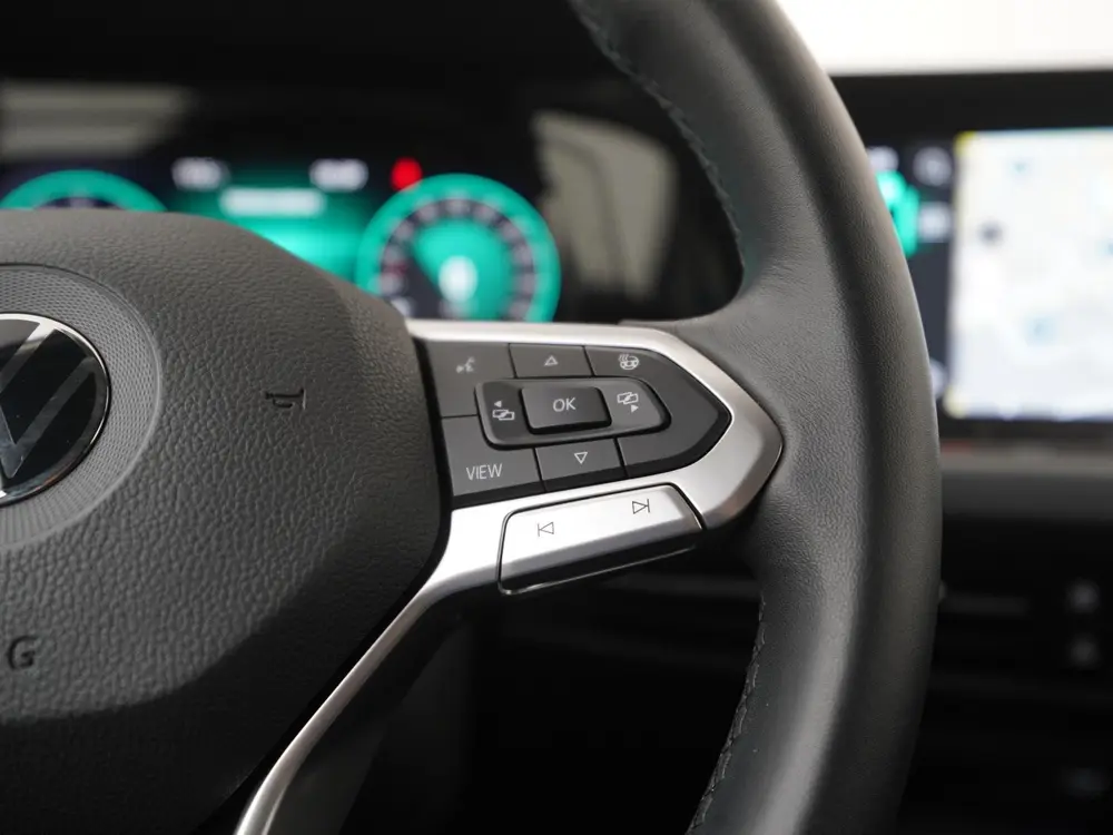 Volkswagen Golf 1.0 eTSI Active DSG | Camera | Stoel & Stuur uit 2023, foto 10