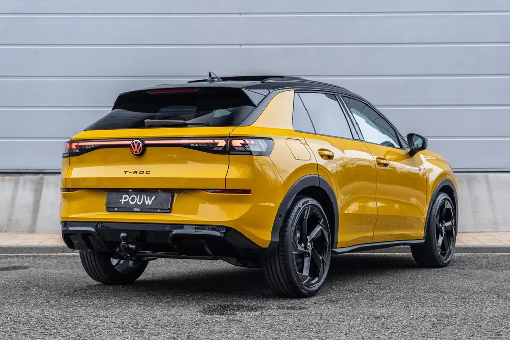 Volkswagen T-Roc 1.5 eTSI 150pk DSG R-Line First Edition | P uit 2026, foto 2